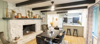 Cozy Cottage, 3 mins from EVV, fenced yard