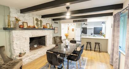 Cozy Cottage, 3 mins from EVV, fenced yard