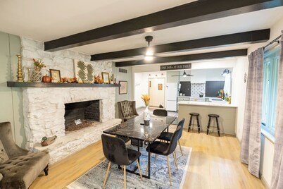 Cozy Cottage, 3 mins from EVV, fenced yard