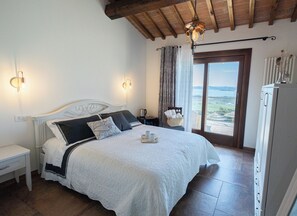 Room, 1 Queen Bed, Lake View | Frette Italian sheets, premium bedding, down comforters, minibar - Di Colle in Colle (Passignano sul Trasimeno)