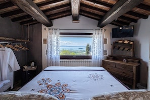 Quarto, 1 cama Queen, vista para o lago | Vista do quarto