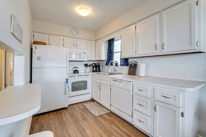 Fridge, microwave, oven, stovetop - Walk to Beach: Ocean City Home w/ Deck & Views! (Ocean City)