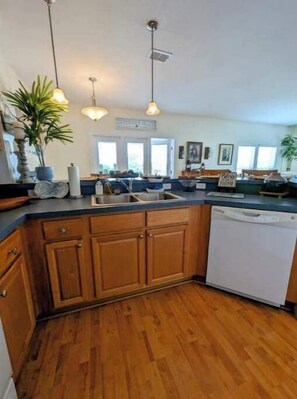 Private kitchen - Fish Haven (Horseshoe Beach)