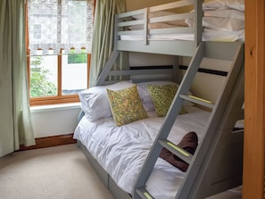 2 bedrooms, free WiFi, bed sheets - 2 bedroom accommodation in Winterton-on-Sea (Winterton-on-Sea)
