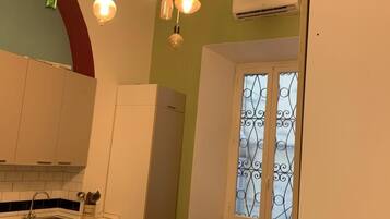 Full-size fridge, microwave, cookware/dishes/utensils