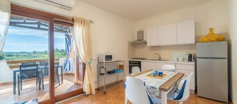 Le Voilier 28: Apartment with Balcony and View of Tavolara Island