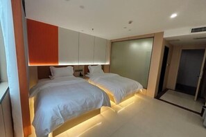 A modern hotel room with two beds, a large window, and a sliding door. - Ganzhou Yuekelong Holiday Hotel (Ganzhou)