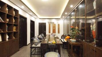 Lobby lounge