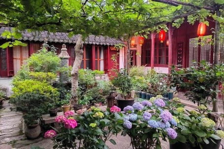Garden. Jingyitang Folk House Inn Tongli