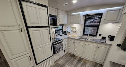 Try The RV Life - 2022 Cougar Executive
