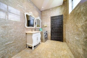 Bathroom - Zhengzhou Ruolan Hotel (Zhengzhou Railway Station Yinji Plaza) (Zhengzhou)