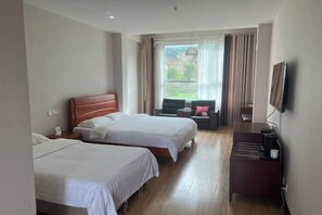 A hotel room with two beds, a TV, a desk, and a window with curtains. - AA Hotel Chain Lianyungang Jinxu Garden Branch (Lianyungang)