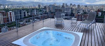 Brand new Apt - 2 hab / 2 baños - vista al Ávila