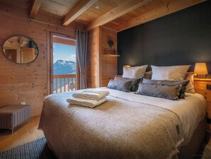 3 slaapkamers, een strijkplank/strijkijzer, wifi, beddengoed