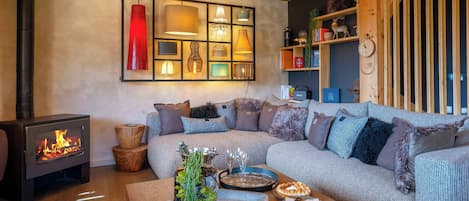 TV, fireplace, stereo