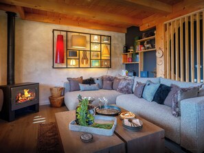 TV, fireplace, stereo - Chalet Sivara - Aravis mountains stay for 6 - OVO Network (Manigod)