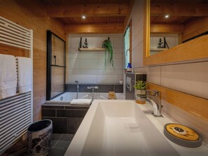 Bruser, hårtørrer, håndklæder