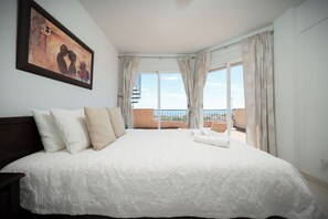 3 bedrooms, iron/ironing board, travel crib, free WiFi - Penthouse Seaview - 3bed & 2bath (Mijas)