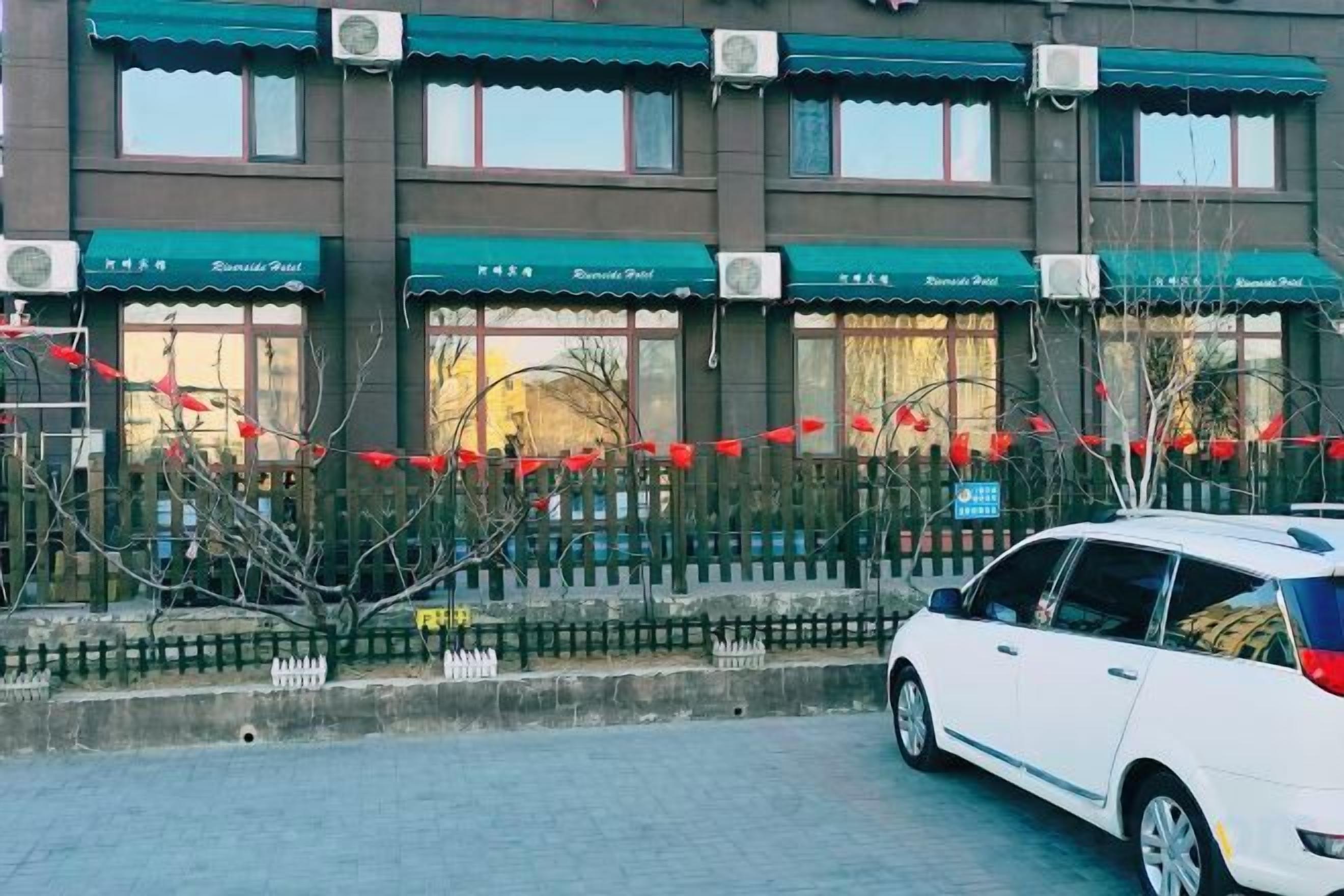 المنطقة المحيطة بالمنشأة