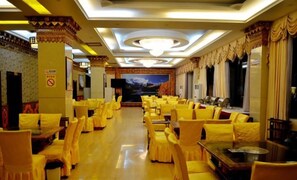 Dining - Zhongmei Hotel (Daocheng County)