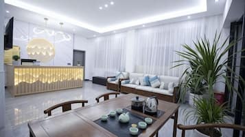 Lobby lounge