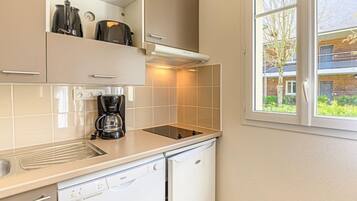 Mikrobølgeovn, kogeplade, opvaskemaskine