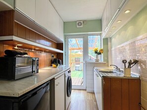 Fridge, microwave, oven, stovetop - 44 The Oasis - Central 2-bedroom Townhouse with Hot Tub and Private Parking! (Canterbury)