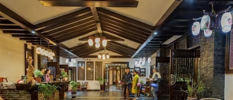 Lobby lounge