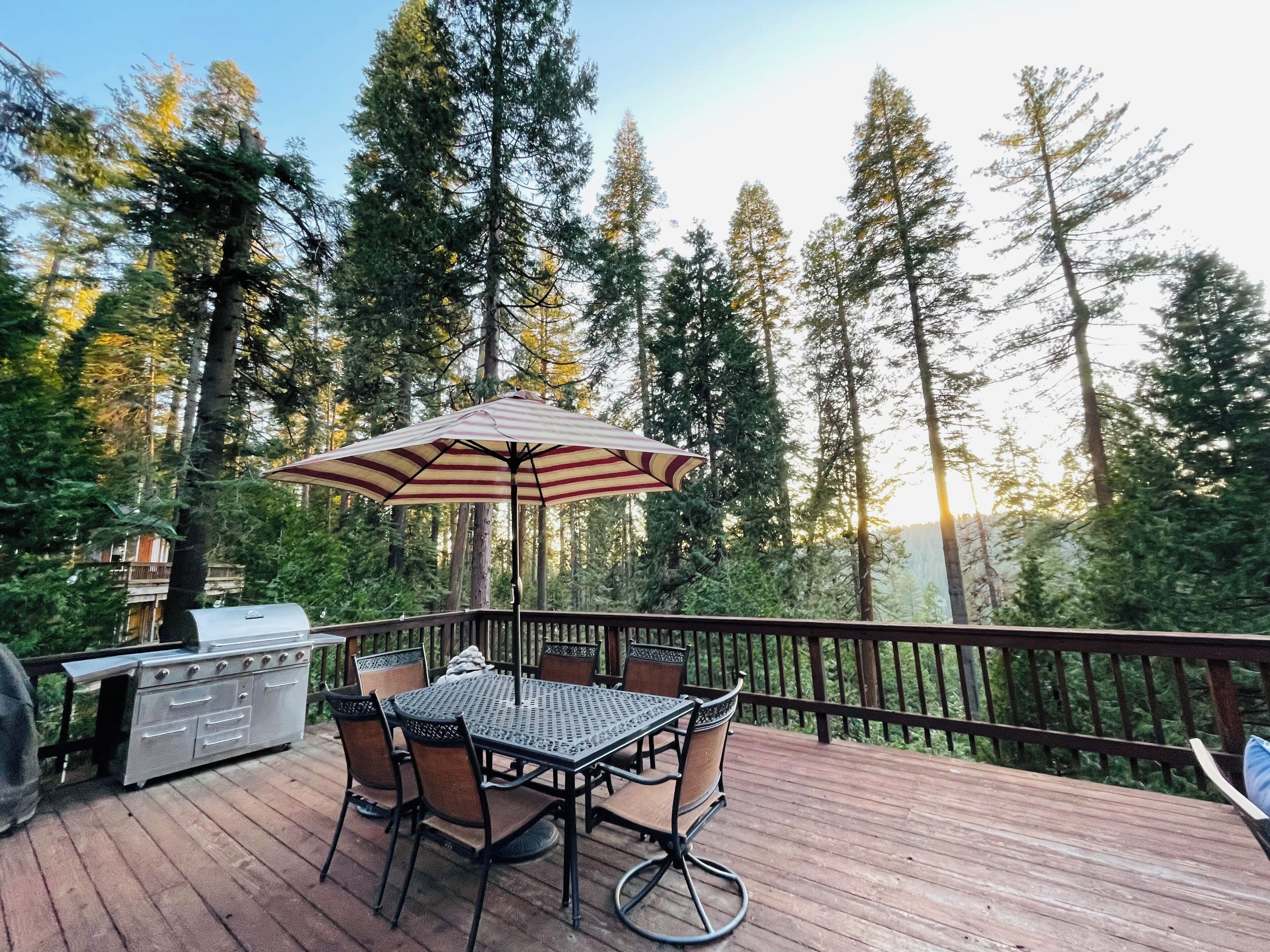 Amazing forest views, family-friendly, lake & pool access with rec room.