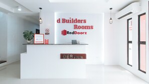 Lobby - Reddoorz Plus @ D'builders Poblacion - Bgc (Taguig)