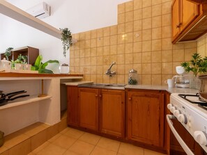 Microwave, oven, high chair - Beautiful private villa for 4 guests with A/C, WIFI, TV, terrace and pets allowed (Deltebre)