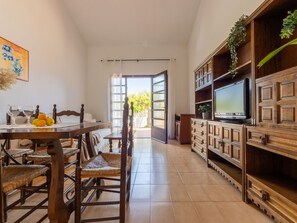 Dining - Beautiful private villa for 4 guests with A/C, WIFI, TV, terrace and pets allowed (Deltebre)