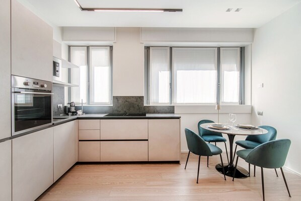 Fridge, microwave, oven, stovetop