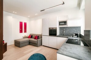 Fridge, microwave, oven, stovetop