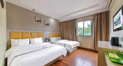 Yunfu Junlin Hotel