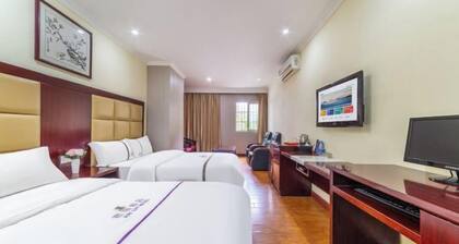 Yunfu Junlin Hotel