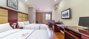 Yunfu Junlin Hotel
