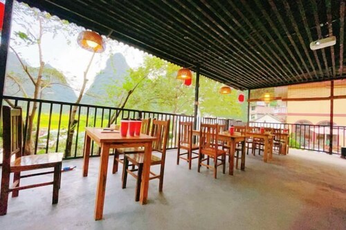 Yishan Bishui Inn