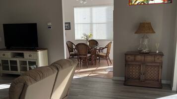 Smart TV, DVD player