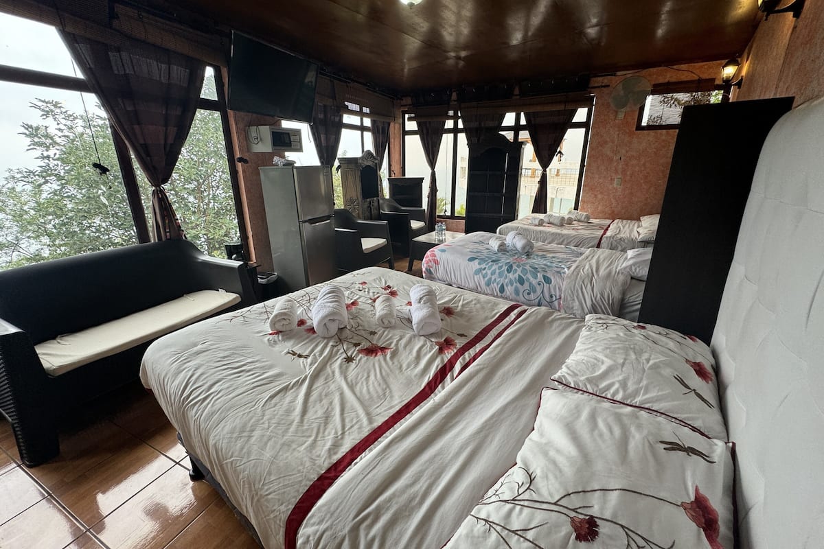Elite Room | 1 bedroom, premium bedding, down comforters, in-room safe