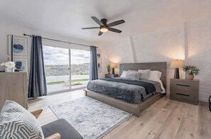 4 bedrooms, desk, iron/ironing board, travel cot - Luxe Dome w/  Views + Hot Tub, borders Scottsdale (Fountain Hills)