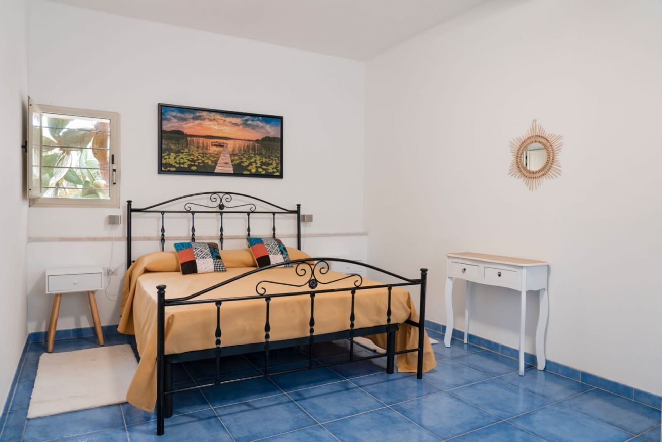 4 bedrooms, iron/ironing board, travel cot, WiFi