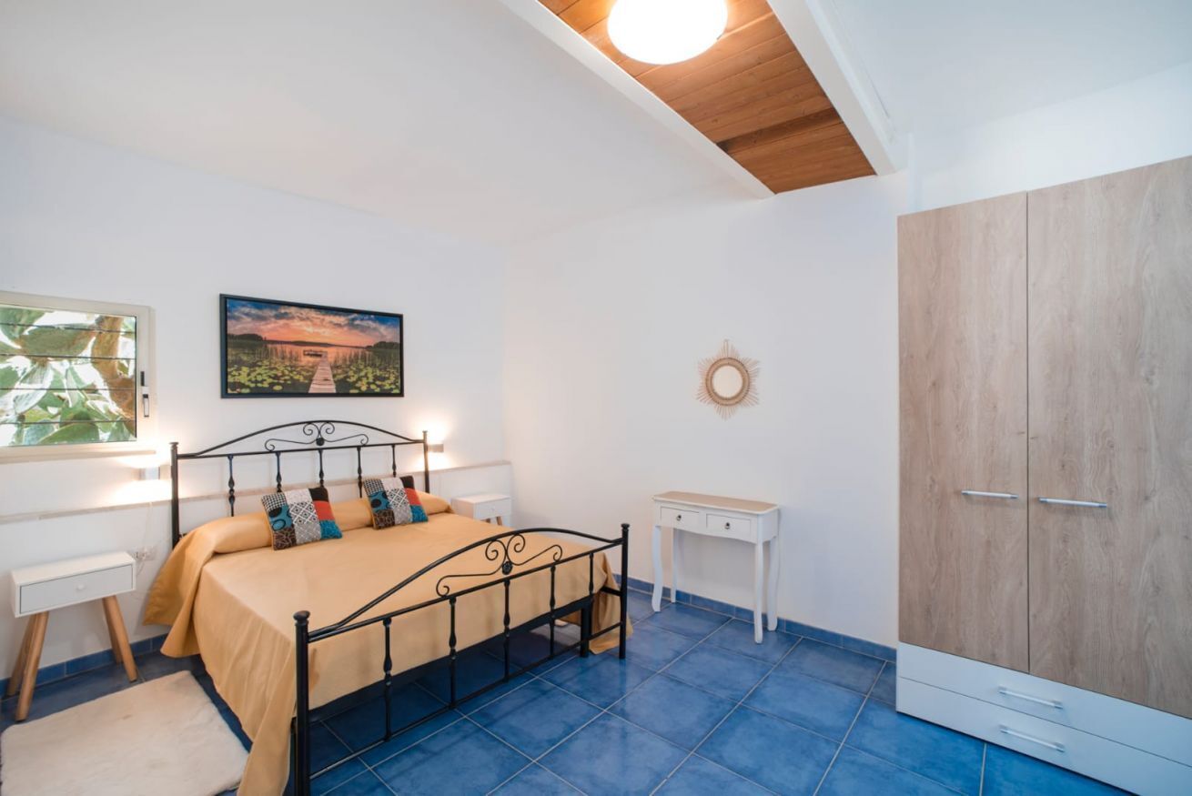 4 bedrooms, iron/ironing board, travel cot, WiFi