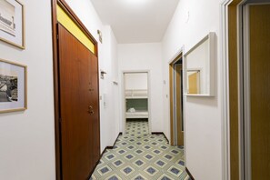 2 bedrooms, iron/ironing board, bed sheets