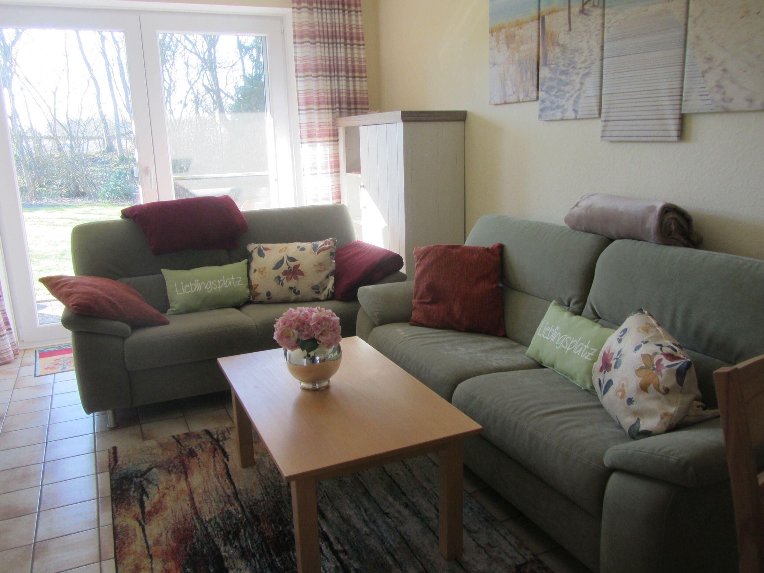 Wohn-Essbereich mit Terrassenzugang...