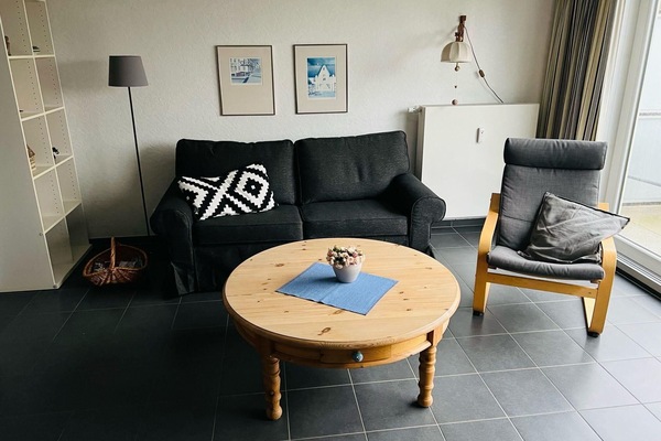 Wohn-Essbereich mit Balkonzugang...