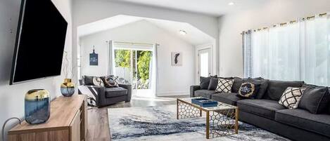 Smart TV, futbolito y libros