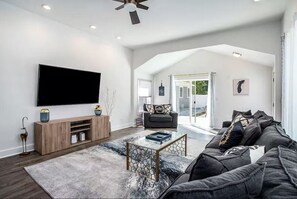 Smart TV, futbolito y libros 