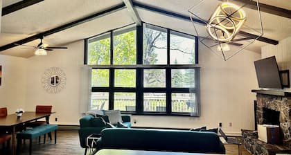 Spacious townhome w/AC and large wrap around deck in Continental Country Club!