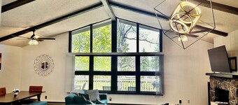 Spacious townhome w/AC and large wrap around deck in Continental Country Club!
